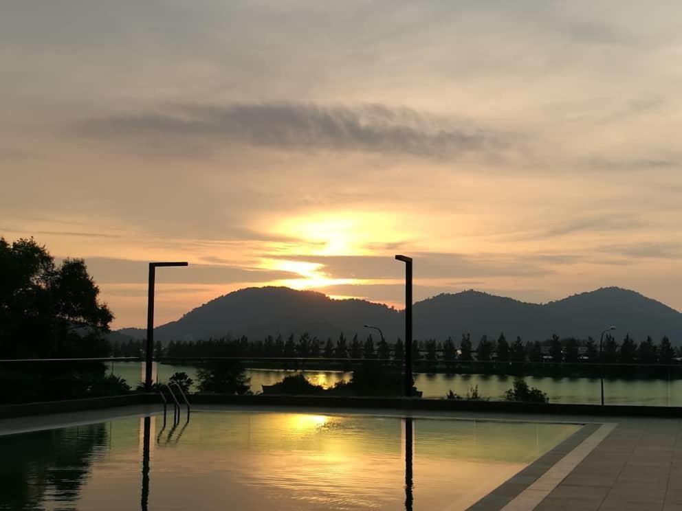 Marina Heights Seaview Resort Apartment II Lumut Exteriér fotografie